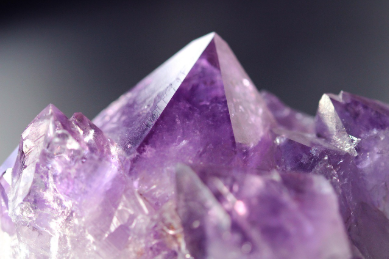 💎 20 Sparkling Gemstone Dream Interpretations, jewel dream, dream of finding gems, dream of losing jewels, dream of fake gemstone, dream of wearing jewelry